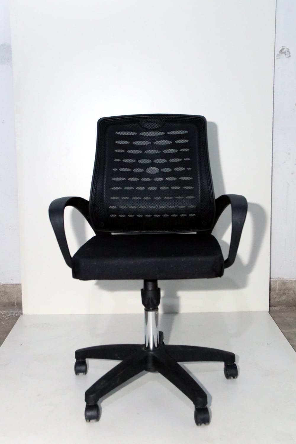 Waw 61 Imported Staff Chair - Image 1